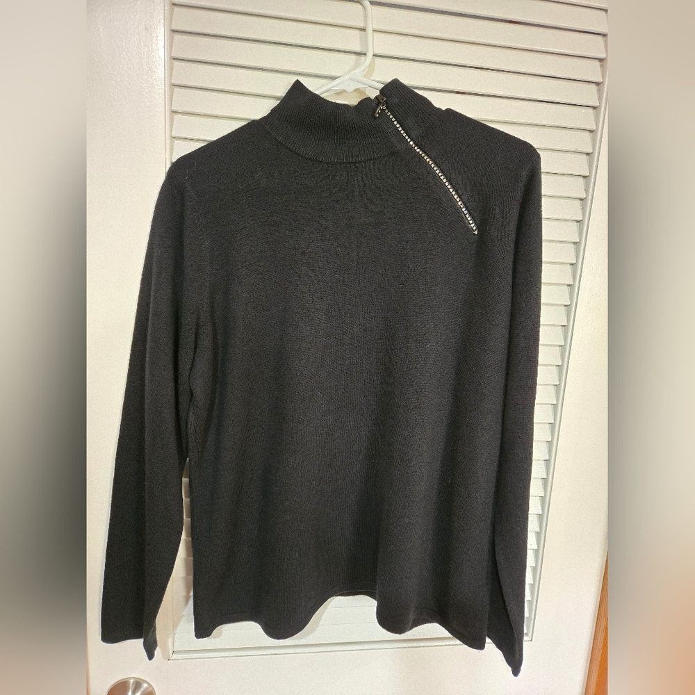 Black sweater with bling zipper! XL
